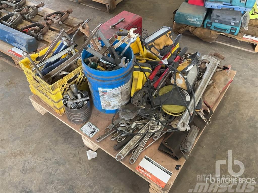  Quantity of Assortment Of Tools Otros equipamientos de construcción