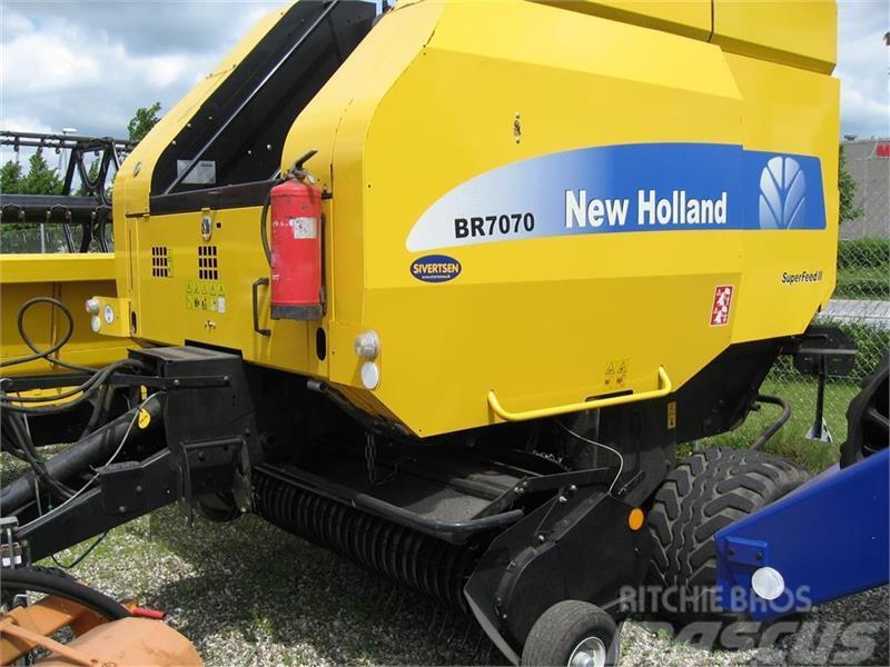 New Holland BR7070 med SUPER FEED Rotoempacadoras