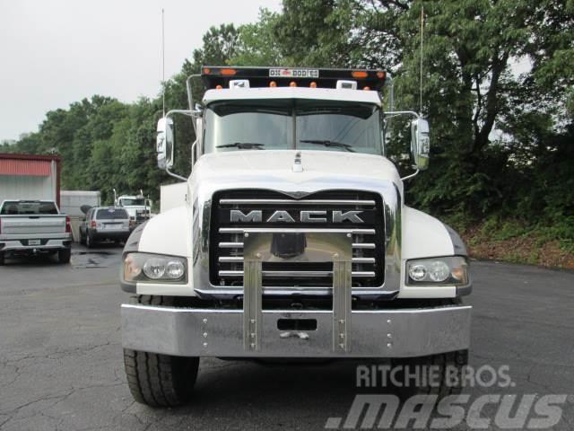 Mack GR64BR Camiones bañeras basculantes o volquetes