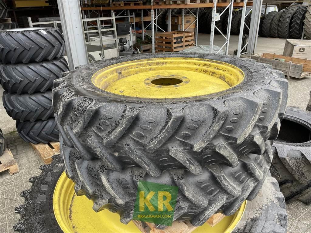 BKT 320/85R36 op velg Neumáticos, ruedas y llantas