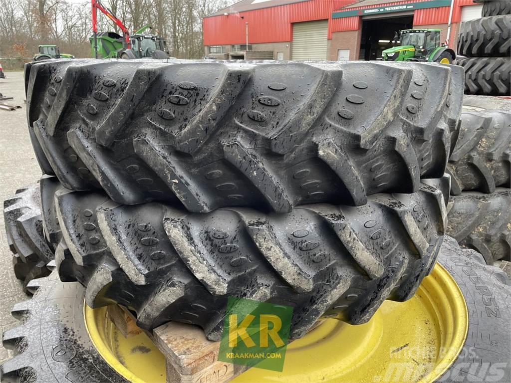 BKT 320/85R36 op velg Neumáticos, ruedas y llantas