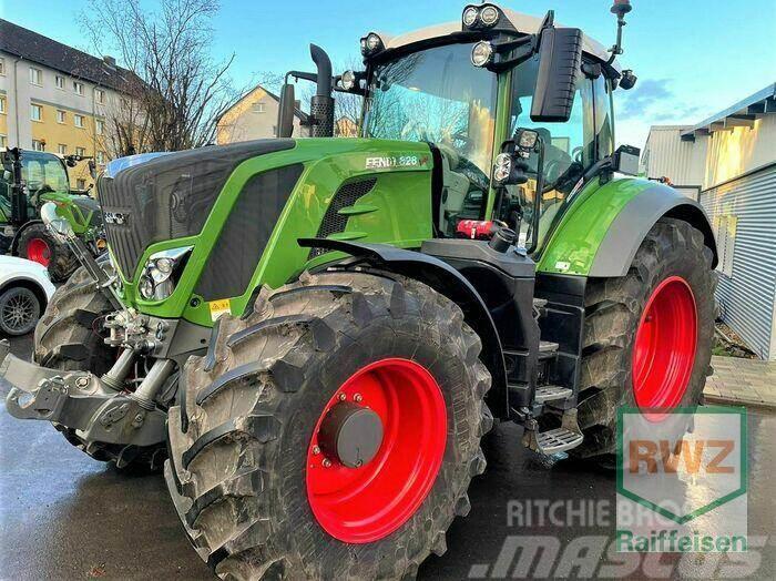Fendt 828 Vario Tractores