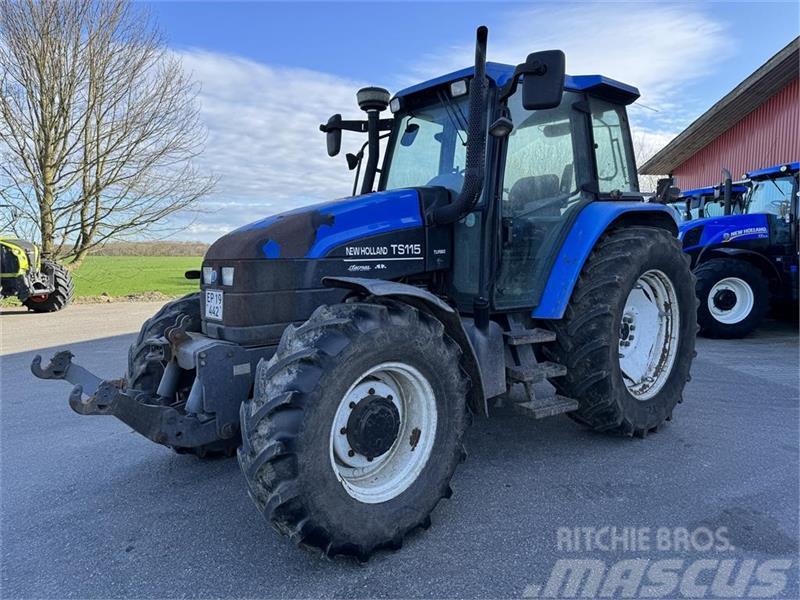 New Holland TS115 KUN 5300 TIMER! Tractores