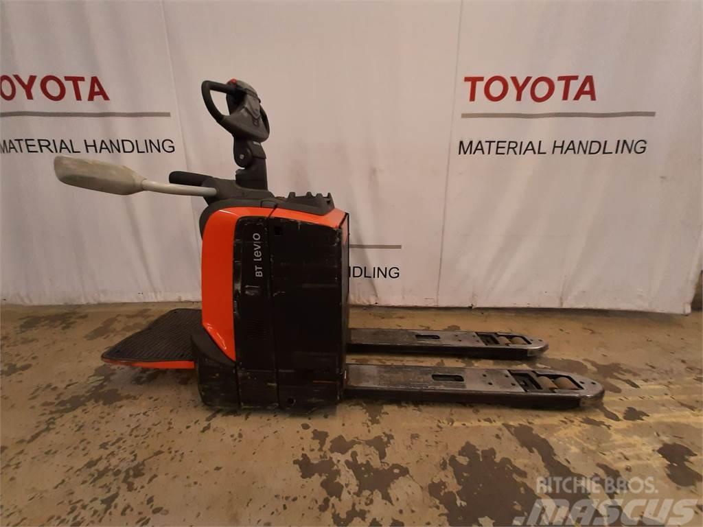 Toyota LPE200 Transpaletas Eléctricas con plataforma