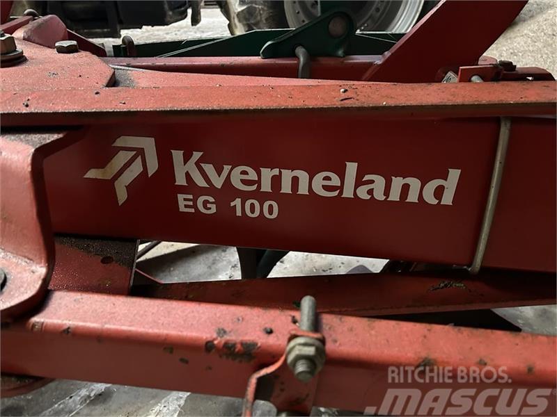 Kverneland EG 100/300 med pakker Arados reversibles suspendidos