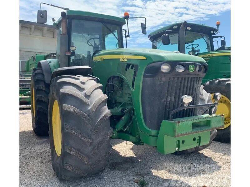 John Deere 8220 Tractores