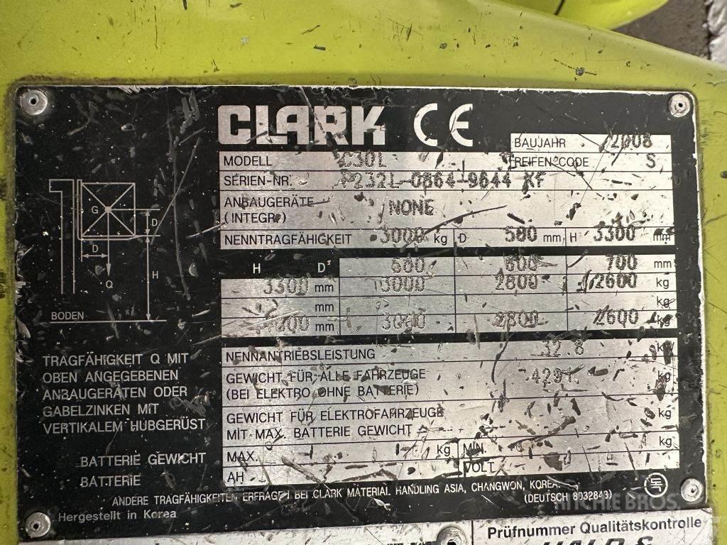 Clark C 30 L - TRIPLEX 4,8 m Carretillas LPG